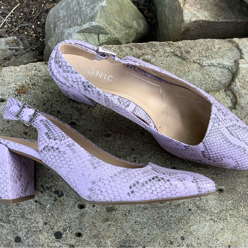 Vionic Purple Kitten Heel Pumps with Lace Pattern